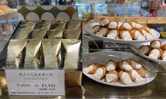 スノーミルクチーズはJAL PLAZA（国内線ターミナル3階）で先行販売