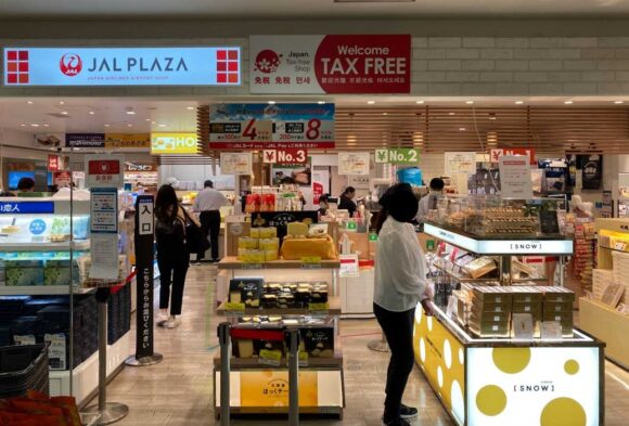 スノーミルクチーズはJAL PLAZA（国内線ターミナル3階）で先行販売