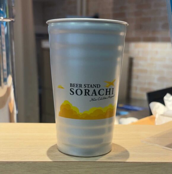 「BEER STAND SORACHI New Chitose Airport」限定デザインのアルミカップ