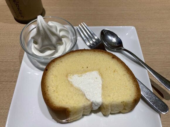 「北海道牛乳カステラ」カフェおすすめ②カステラロール+ドリンクセット
