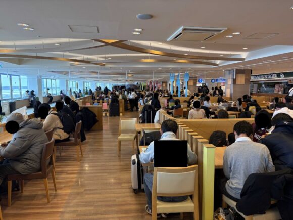 新千歳空港国内線ターミナル3階「フードコート」の様子