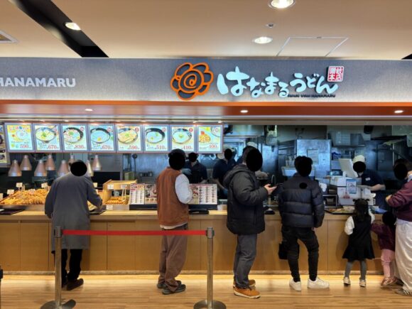 新千歳空港フードコートおすすめ人気③はなまるうどん(8時から営業)