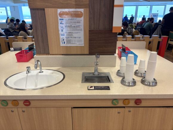 新千歳空港国内線ターミナル3階「フードコート」の様子