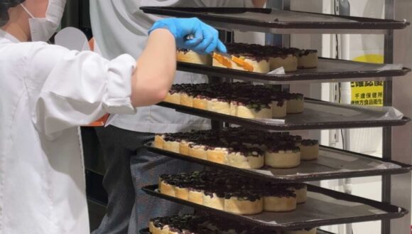 びえいのまめぱんの箱詰め風景