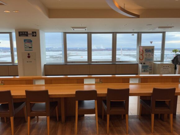 新千歳空港国内線ターミナル3階「フードコート」の様子