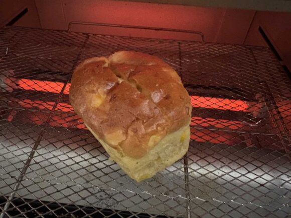 びえいのコーンぱんを再加熱+バター（お好みで醤油）