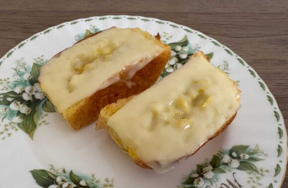 びえいのコーンぱんを再加熱+チーズ（お好みでタバスコ）