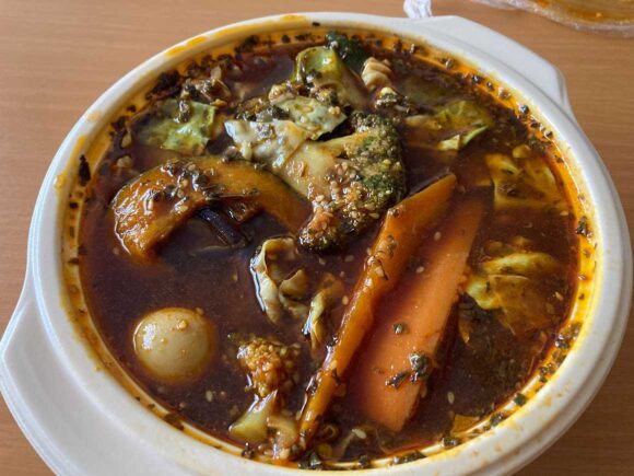 札幌スープカレーおすすめ「アジアンスープカリーべす」
