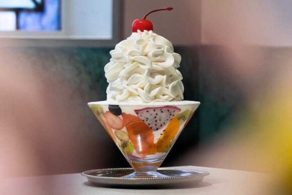 シメパフェ（夜パフェ）札幌おすすめ「薄野喫茶 パープルダリア」