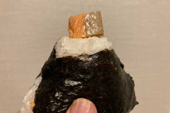 鮭乃丸亀おすすめおむすび①鮭まぶし