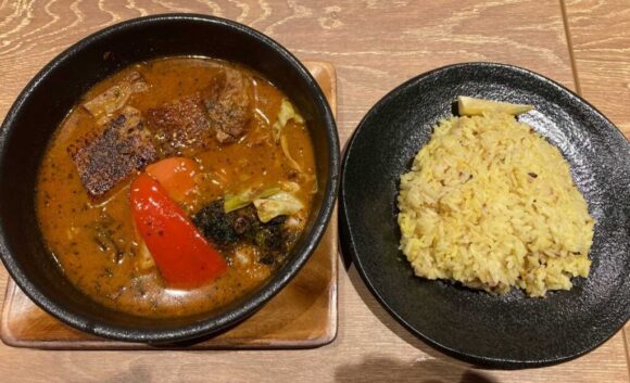 スープカレーGARAKUおすすめ②とろとろ炙り焙煎豚角煮（人気No.1）