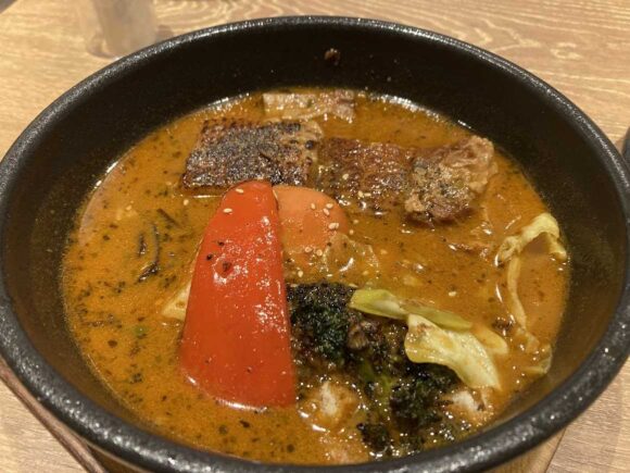 スープカレーGARAKUおすすめ②とろとろ炙り焙煎豚角煮（人気No.1）