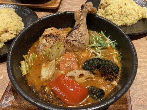 スープカレーGARAKUおすすめ①やわらかチキンレッグと野菜