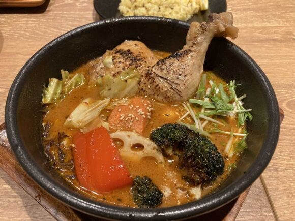 スープカレーGARAKUおすすめ①やわらかチキンレッグと野菜