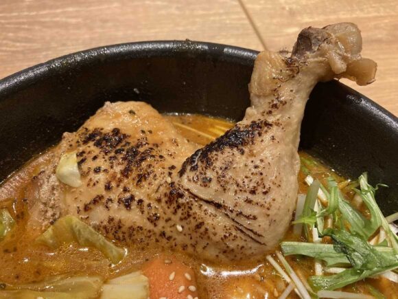 スープカレーGARAKUおすすめ①やわらかチキンレッグと野菜