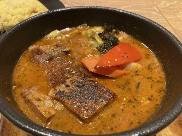 スープカレーGARAKUおすすめ②とろとろ炙り焙煎豚角煮（人気No.1）