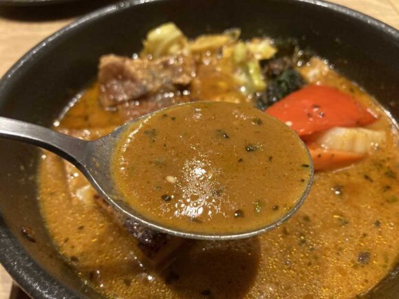 スープカレーGARAKUおすすめ②とろとろ炙り焙煎豚角煮（人気No.1）