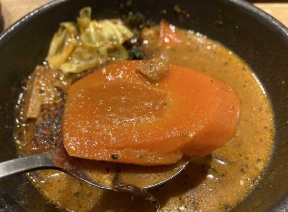 スープカレーGARAKUおすすめ①やわらかチキンレッグと野菜
