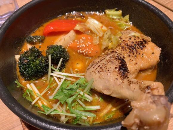 スープカレーGARAKUおすすめ①やわらかチキンレッグと野菜