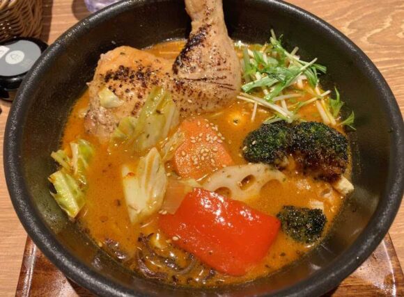 スープカレーGARAKUおすすめ①やわらかチキンレッグと野菜