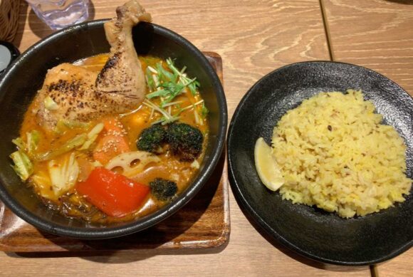スープカレーGARAKUおすすめ①やわらかチキンレッグと野菜