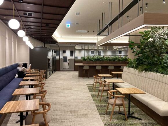 SUPER LOUNGE ANNEX（新千歳空港4階）の座席やおすすめ