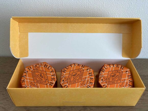 フェルム ラ・テール美瑛 新千歳空港店おすすめ①バターチーズサンド 北海道チェダーチーズ