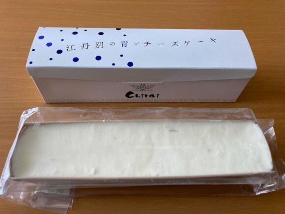 Wine&Cheese北海道興農社(新千歳空港)おすすめ①江丹別の青いチーズケーキ