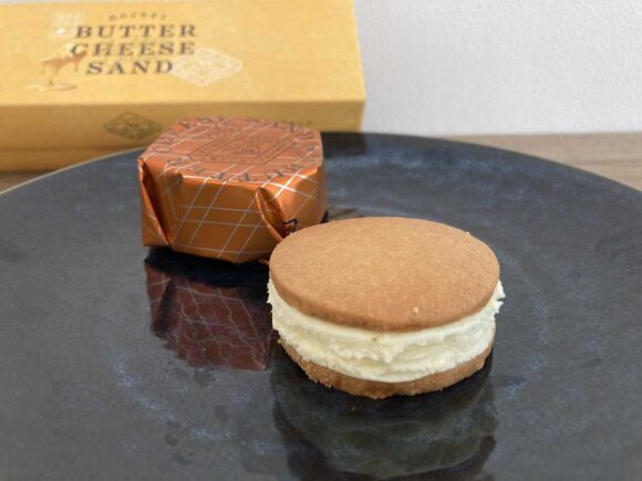 フェルム ラ・テール美瑛 新千歳空港店おすすめ①バターチーズサンド 北海道チェダーチーズ