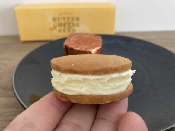 フェルム ラ・テール美瑛 新千歳空港店おすすめ①バターチーズサンド 北海道チェダーチーズ