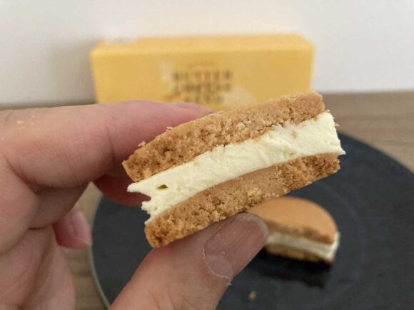 フェルム ラ・テール美瑛 新千歳空港店おすすめ①バターチーズサンド 北海道チェダーチーズ