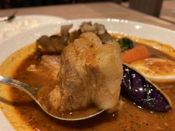 スープカレーらっきょ新千歳空港店おすすめ②十勝産どろ豚角煮スープカレー(数量限定)