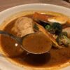 スープカレーらっきょ新千歳空港店おすすめ①知床どりと野菜のスープカレー（一番人気）