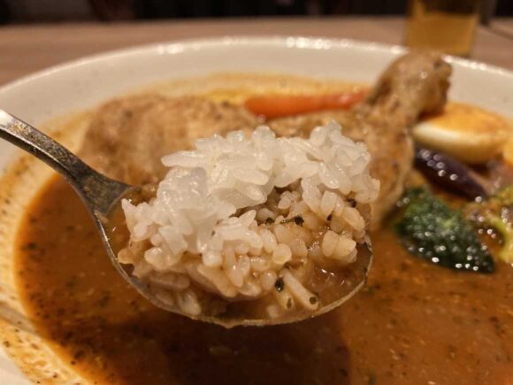 スープカレーらっきょ新千歳空港店おすすめ①知床どりと野菜のスープカレー(一番人気)