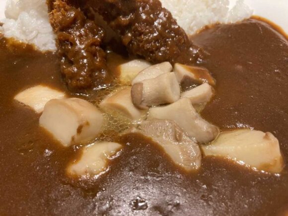 カフェ エッシャー （札幌）おすすめ「大えびフライとエリンギのカリー」