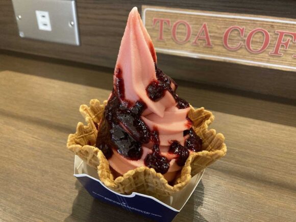 東亜珈琲館 新千歳空港店おすすめ「ハスカップワッフル」