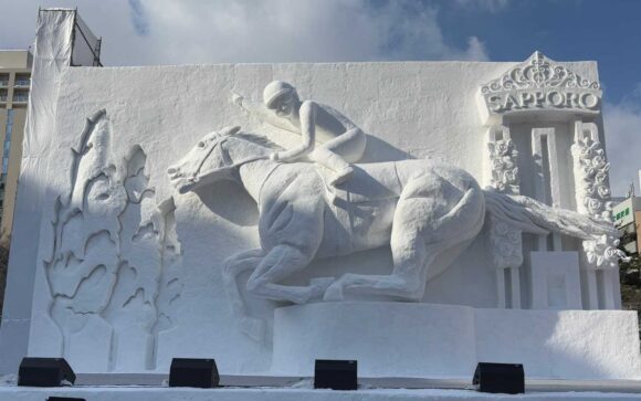 2026年「5丁目会場」のメインとなる大雪像は「栄冠に輝くサラブレッド」