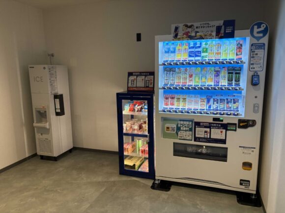 リージョニア by クインテッサ 札幌駅前のベンダールーム(コインランドリー・電子レンジ・自動販売機)