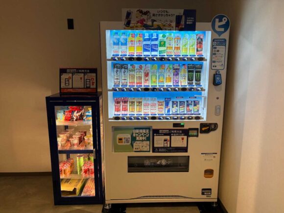 リージョニア by クインテッサ 札幌駅前のベンダールーム(コインランドリー・電子レンジ・自動販売機)