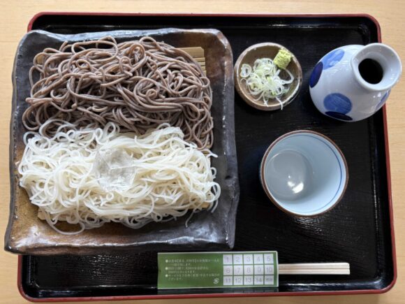十割そば ゆう賀(札幌白石区)おすすめ①二色蕎麦