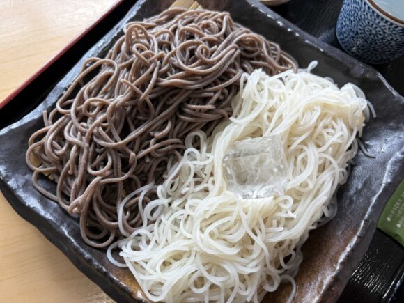 十割そば ゆう賀(札幌白石区)おすすめ①二色蕎麦