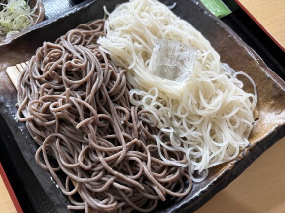 十割そば ゆう賀(札幌白石区)おすすめ①二色蕎麦
