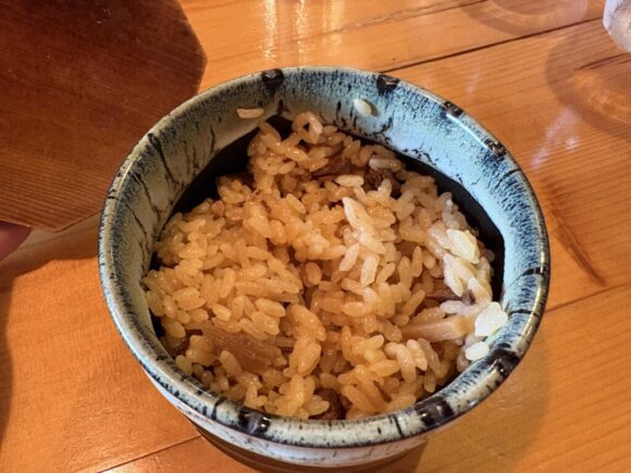 手打うどん 香村（札幌豊平区）③鶏ごぼう炊き込みご飯（数量限定）