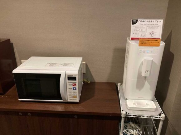 ホテル京阪札幌のベンダールーム（コインランドリー・電子レンジ・自動販売機）