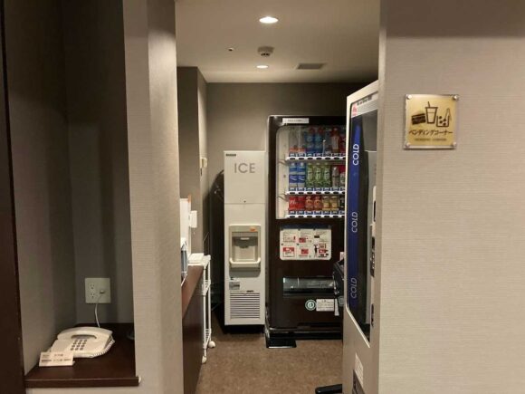 ホテル京阪札幌のベンダールーム（コインランドリー・電子レンジ・自動販売機）