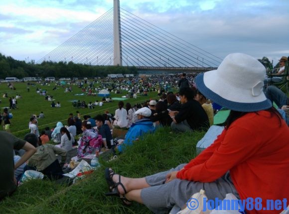 勝毎花火大会会場17時の様子