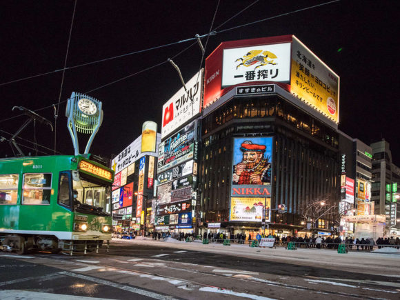 札幌観光スポットおすすめ人気⑬すすきの「ニッカウヰスキー」ネオン看板