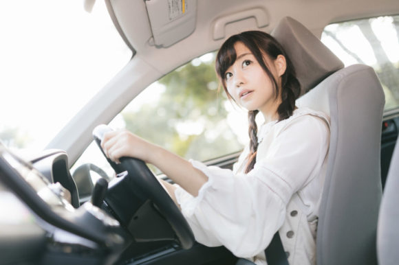 札幌市内を運転する女性ドライバー